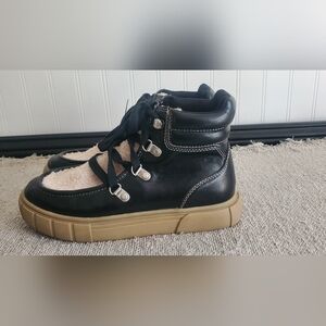 NWT Women's Universal Thread Kimber Sherpa Tongue Boots BLACK Size 5 Memory Foam